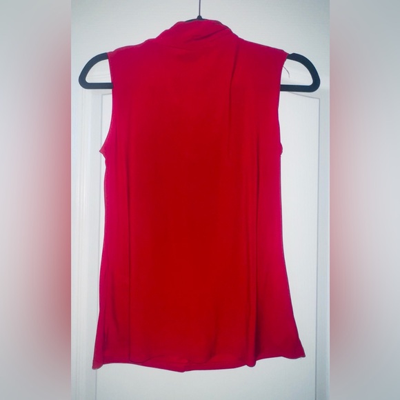 Sleeveless top with cross tie - Picture 2 of 3